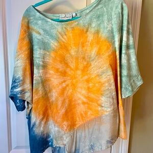 Beautiful linen top bought at Steinmart. New without tags.